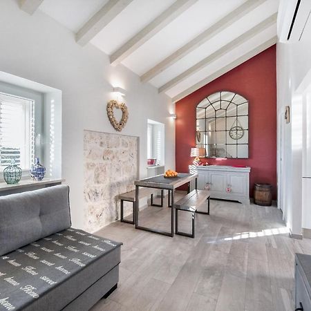 Jully Apartment With Swimming Pool Babino Polje Extérieur photo